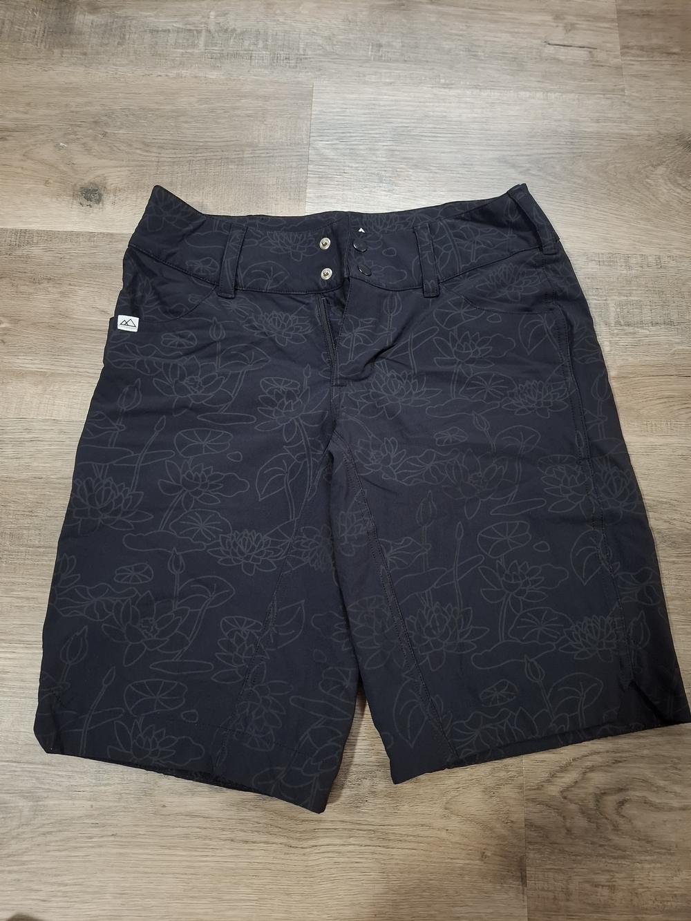 Wild Rye Size 2 Freel Black Floral Mountain Bike Shorts